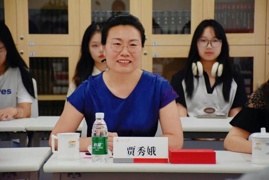 beat365官方网站教育基金会副秘书长贾秀娥发言